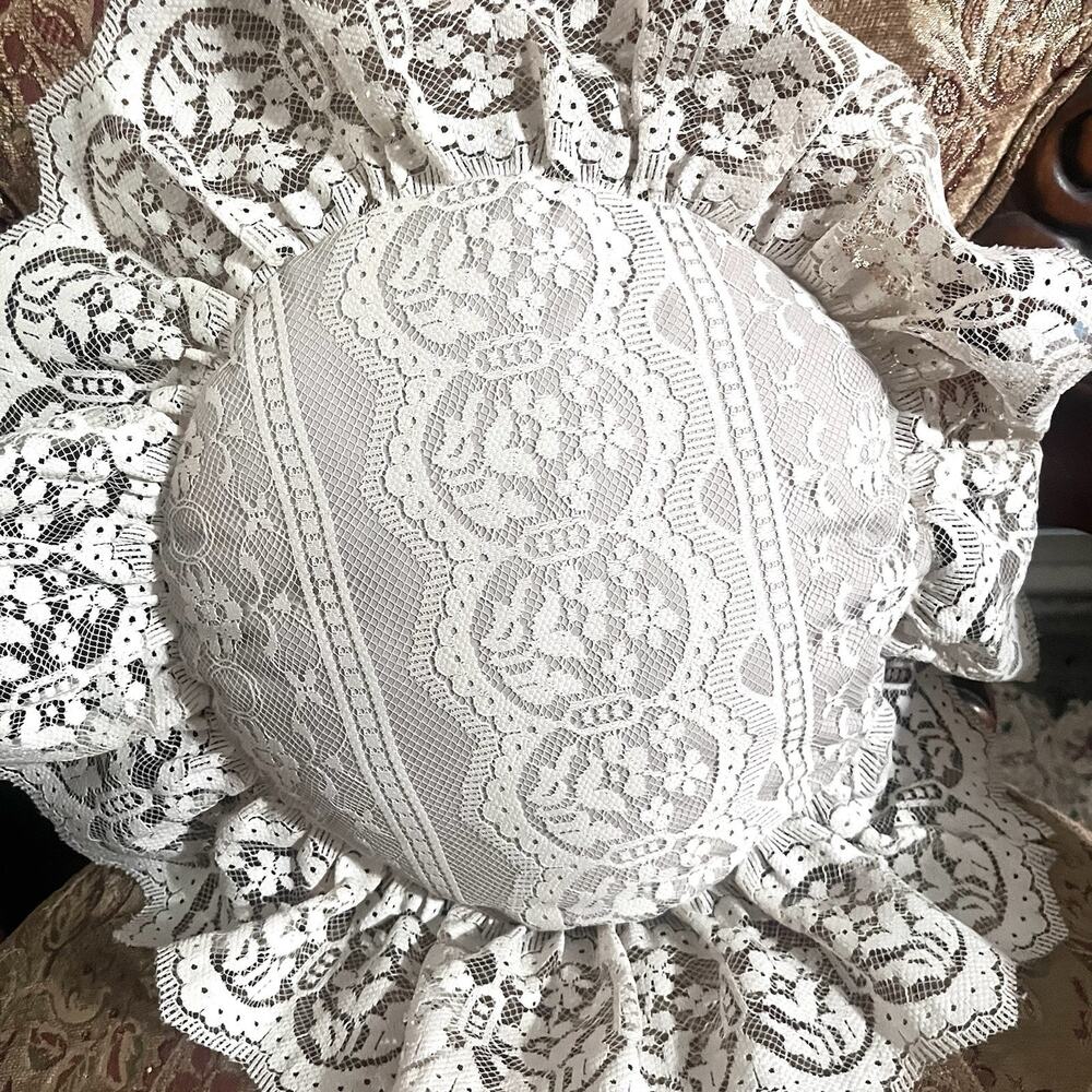 Vintage Croscill Round Lace Ruffle Throw Pillow Ivory Cottage Victorian 20”